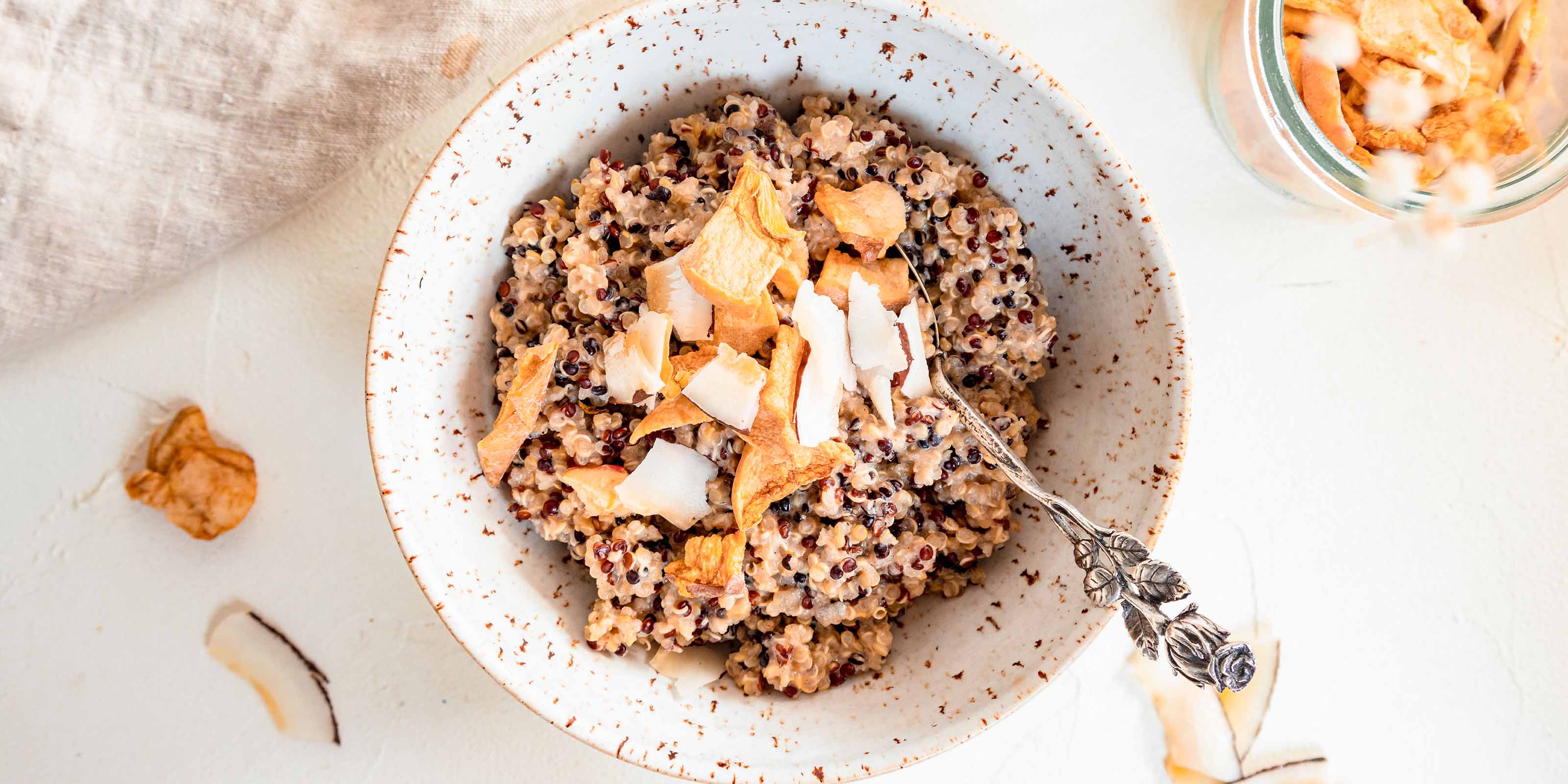 Quinoa-Porridge mit fruchtigem Topping