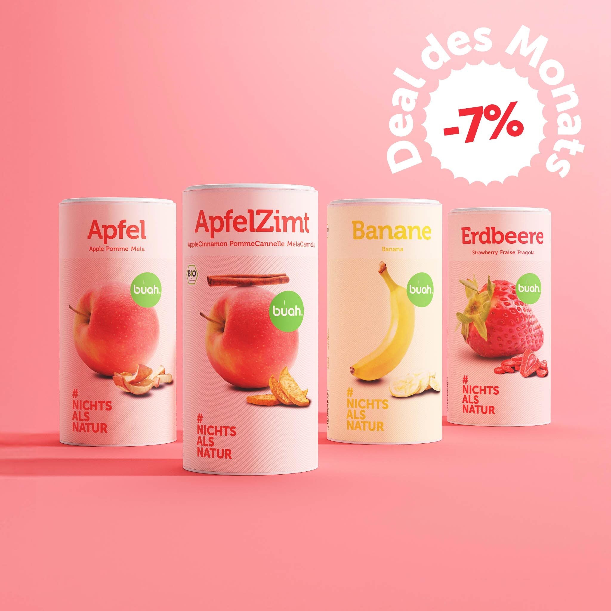 buah Aktions-Set bestehend aus 4 Dosen, Apfel, ApfelZimt, Banane und Erdbeere, die nebeneinander stehen vor dunkel rosa Hintergrund, Badge mit 7 % auf der Abbildung